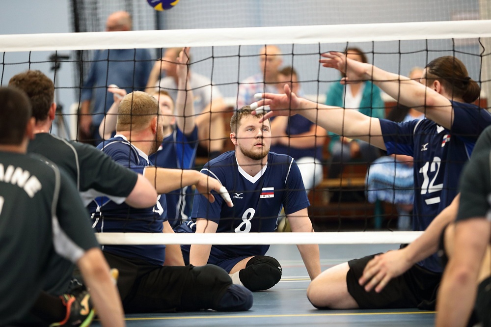 Мужская и женская сборные команды России по волейболу сидя одержали победы на международном турнире в Голландии  