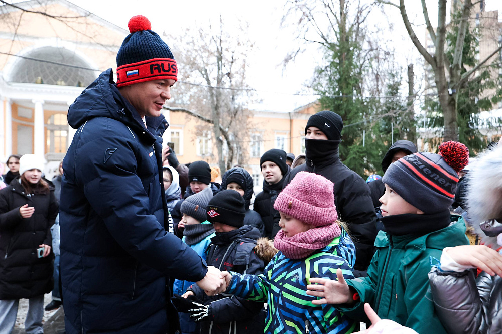  Поздравление Министра спорта России, председателя Олимпийского комитета России М.В. Дегтярева с наступающим Новым годом и Рождеством Христовым!