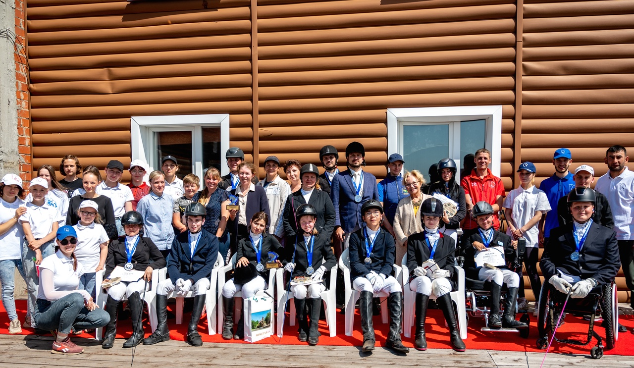 В Иркутске завершились Всероссийские соревнования по конному спорту лиц с ПОДА 