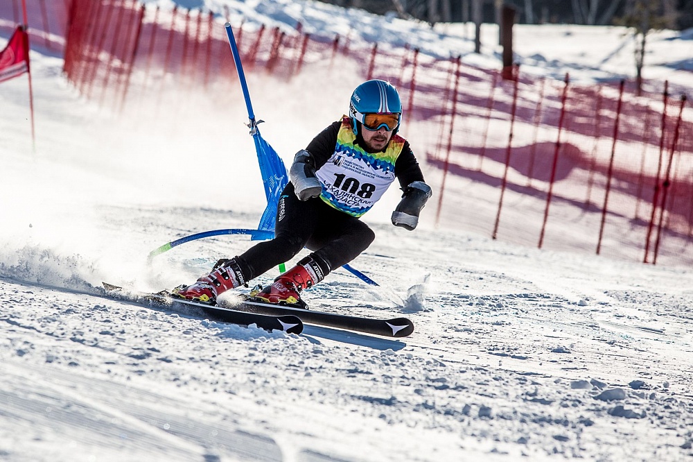  1 серебряную и 1 бронзовую медали завоевали российские спортсмены в первый день международных соревнований по горнолыжному спорту среди лиц с ПОДА
