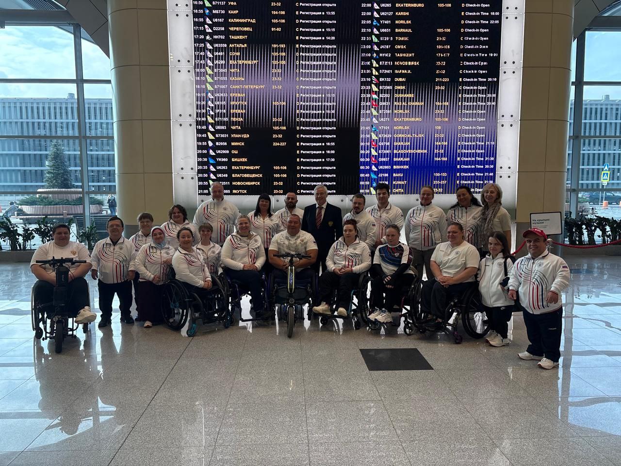Первый вице – президент, Генеральный директор Всероссийской Федерации спорта лиц с поражением ОДА Раиса Оганесян в аэропорту Домодедово приняла участие в торжественных проводах сборной команды РФ по пауэрлифтингу на чемпионат мира