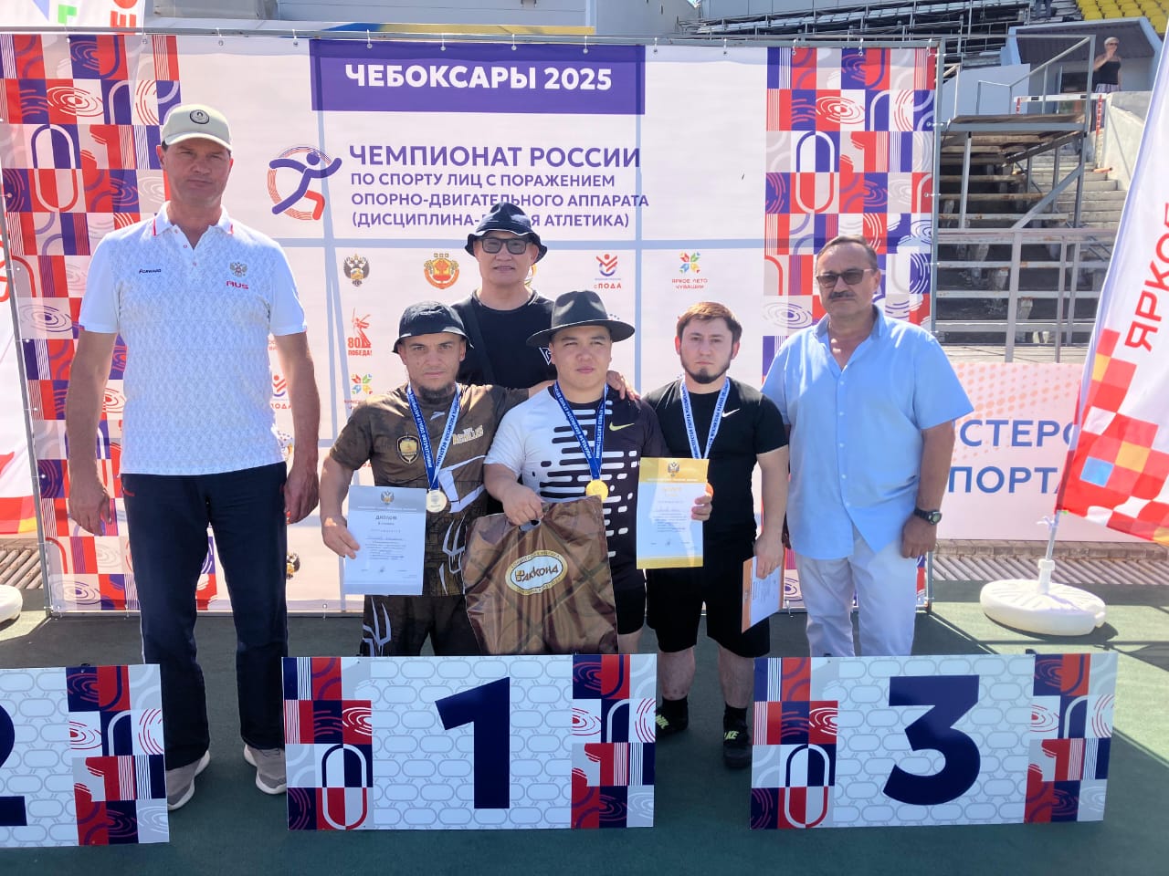 Более 400 спортсменов приняли участие в чемпионате России по легкой атлетике