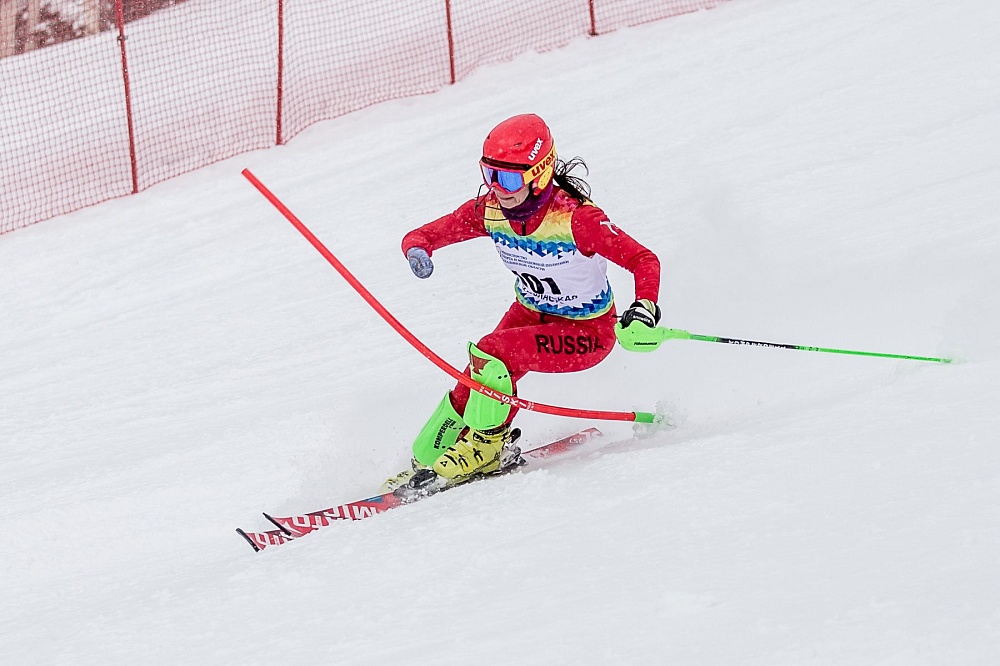 Российские спортсмены принимают участие в Кубке Европы и международных соревнованиях по горнолыжному спорту среди лиц с ПОДА и нарушением зрения в Австрии