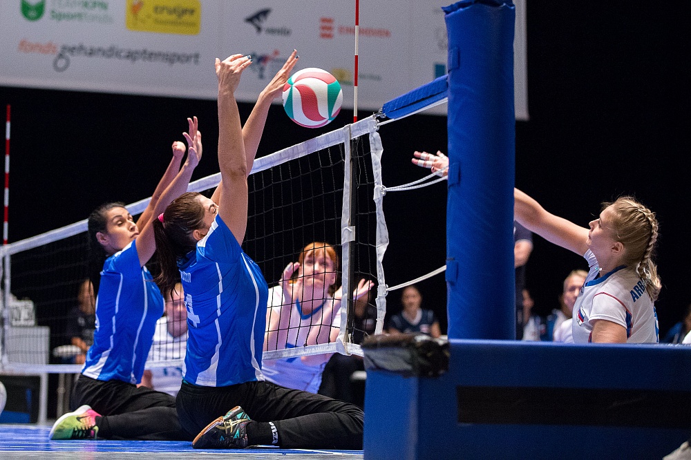 Женская сборная команда России по волейболу сидя обыграла сборную Бразилии в четвертьфинале чемпионата мира